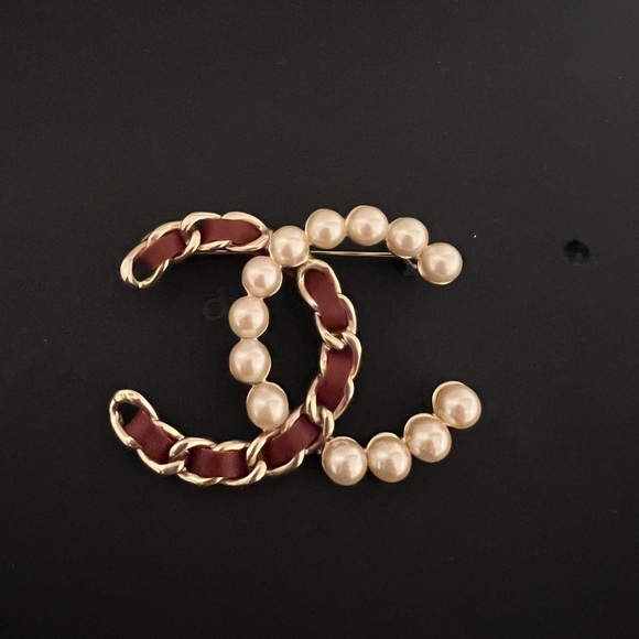 AUTHENTIC Calfskin Pearl CC Chain Brooch Burgundy Gold Chanel, real vintage - Picture 3 of 9